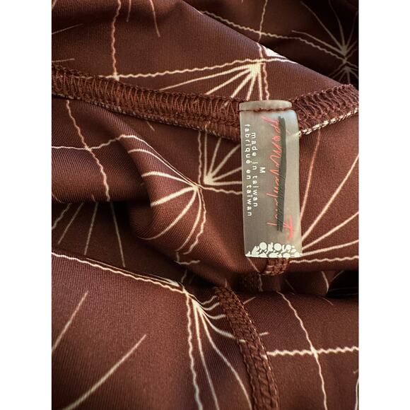 Free People Movement High Rise Cut Out Sneak Peak Printed Legging Size Medium - Picture 12 of 15